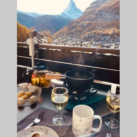 Charmante Dachwohnung Mit Matterhornblick Apartman *